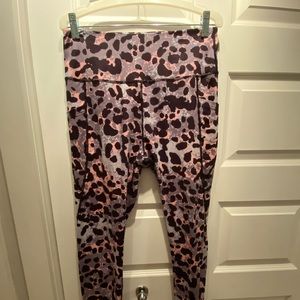 Leopard print leggings with pockets
